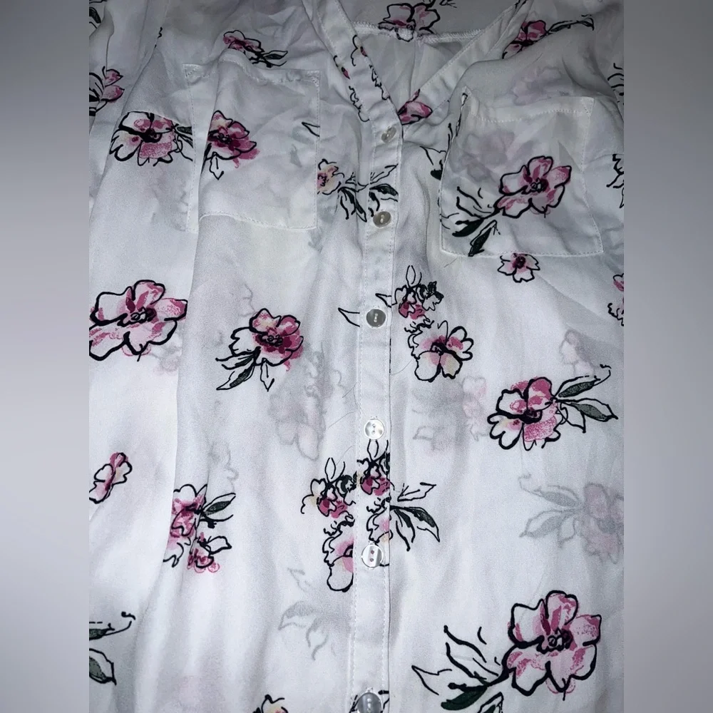 4/$10 Bundle Sale: EUC Floral Button Down Collar Blouse - Picture 2 of 5